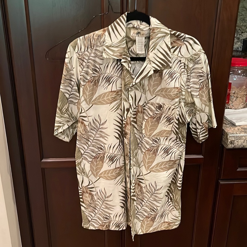 Men’s shirt. Hawaiian. Tropical. Dry cleaned. Palm trees. Open to offers.